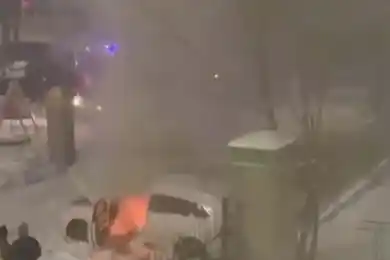 В Нур-Султане горела иномарка, пожарные успели вовремя