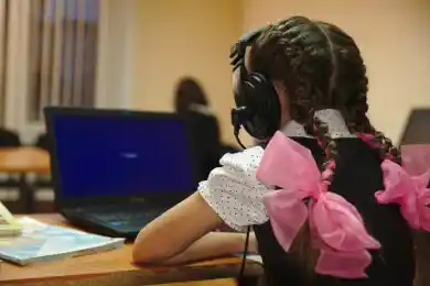 Вернут ли детей в школы? Смотри в прямом эфире ответы вице-премьера Тугжанова и трех министров