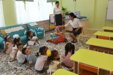 Воспитателям детсадов в Казахстане повысят зарплату