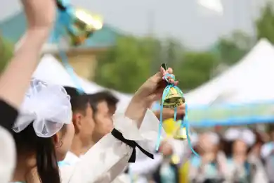 В школах Казахстана завершился учебный год