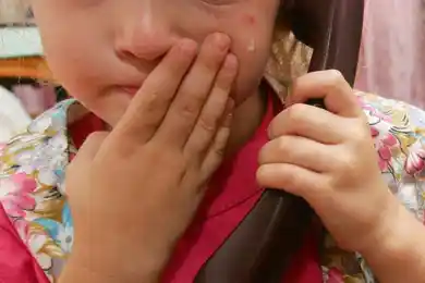 В Нур-Султане 7-летняя девочка спасла мать от побоев пьяного отца