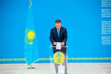 Акимы Астаны и Атырауской области проголосовали на выборах депутатов Курултая