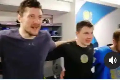 "Вы - красавцы": как Михайлис поздравил игроков в раздевалке - видео