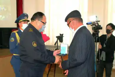 В Актау посмертно наградили сержанта Эрешбаева, без отца остались пятеро детей