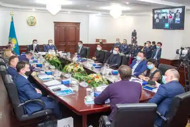 Глава МВД ответил на вопросы членов Нацсовета и показал им новую форму полицейских