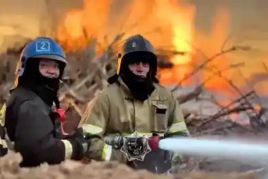 В Астане тушат пожар на мусорном полигоне