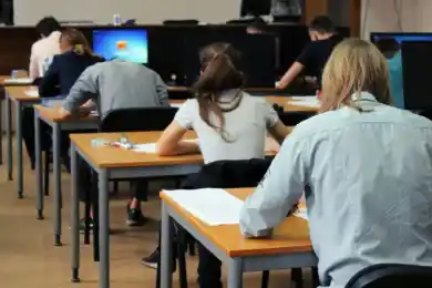 Глава МОН пояснил правила обучения школьников в третьей четверти