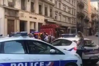 Под Парижем неизвестный перерезал горло полицейской