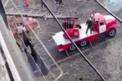 Лишь после "штурма" семья в Шахтинске разбаррикадировала двери и поехала на карантин