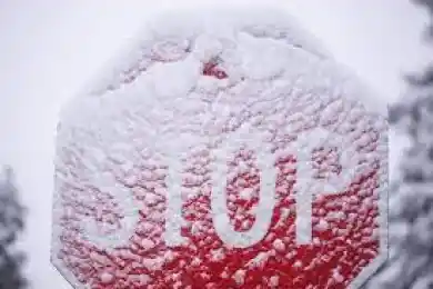 В девяти областях Казахстана перекрыли движение на дорогах