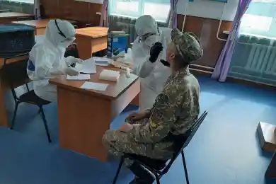 Военнослужащие гарнизона Алматы массово сдают тесты на коронавирус