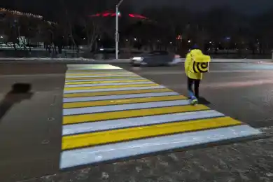 В Нур-Султане установили «зебру» с подсветкой