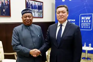 Генсек ОПЕК одел тюбетейку в Нур-Султане