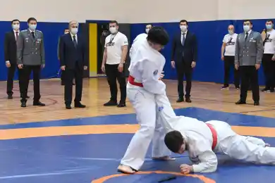 Президенту Казахстана продемонстрировали оружие и приёмы рукопашного боя - фото