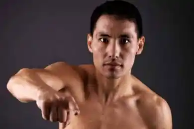 Из Казахстана, но не Головкин. Арум назвал главную угрозу для Альвареса в 76,2 кг