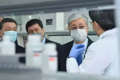 Президент Казахстана обратился к разработчикам QazVac