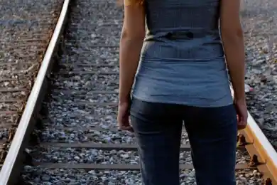 "Анна Каренина" из Шымкента: девушка хотела броситься под поезд