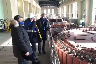 Азат Перуашев встретился с рабочими УМЗ и ГЭС