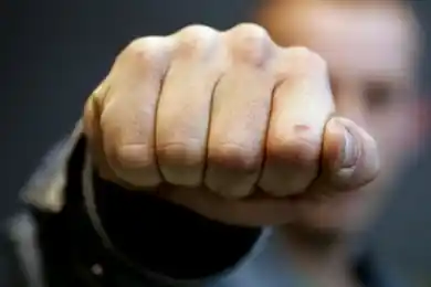 В Караганде полицейские задержали пассажиров за избиение таксиста