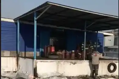 В Караганде пожарные с риском для жизни вынесли 66 газбаллонов с места ЧП