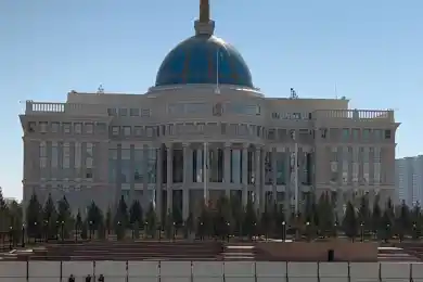 Перед Акордой откроют новые фонтаны и клумбы