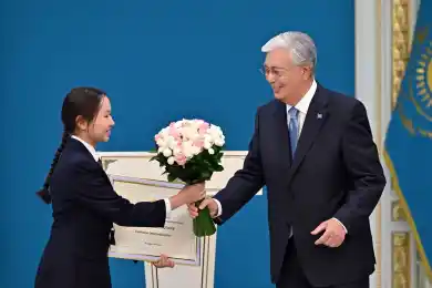 «Мы гордимся каждым победителем»: Президент встретился с одаренной молодежью