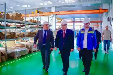 Министр труда встретился с переехавшими в СКО казахстанцами и кандасами