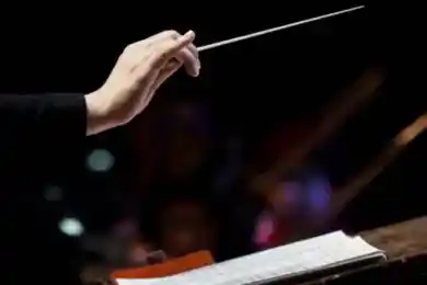 Перизат Кайрат имеет незаконченное образование дирижёра 