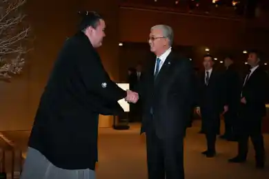 Это Кимбозан: Президент встретился с казахстанским сумоистом