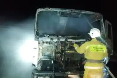 На трассе Кызылорда – Жезказган горел «Камаз» с пропаном