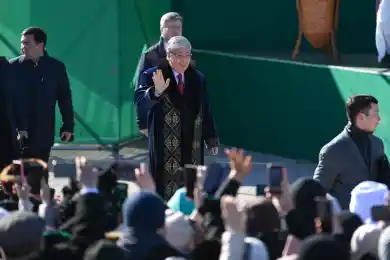 Президент Казахстана надел шапан на празднование Наурыз мейрамы