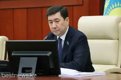 "Обращайтесь к Бейсенбаеву": спикер Мажилиса переадресовал критический вопрос о правительстве РК – видео