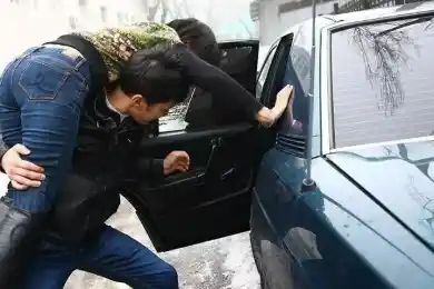 Токаев подписал закон с наказаниями за кражу невест и дропперство