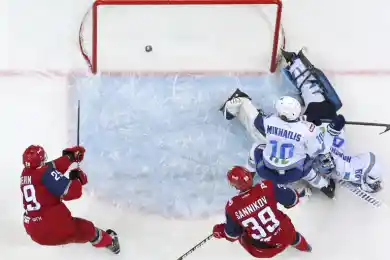 Барыс в овертайме уступил Локомотиву, ведя в счете 2:0