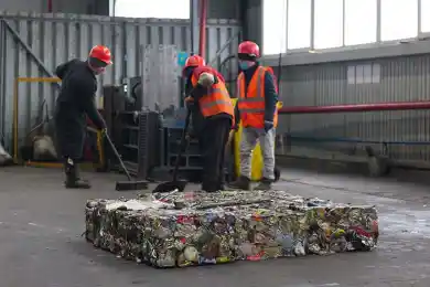 Депутаты маслихата Алматы посетили мусоросортировочный завод