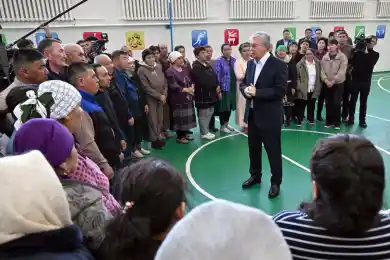 Президент Казахстана встретился с пострадавшими от паводков