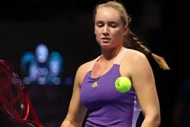 Рыбакина взяла "под ноль" первый сет в матче на Роллан Гаррос