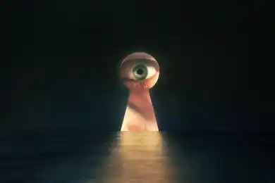 "Преследовал 1,5 года": в Казахстане вынесли первый приговор за сталкинг