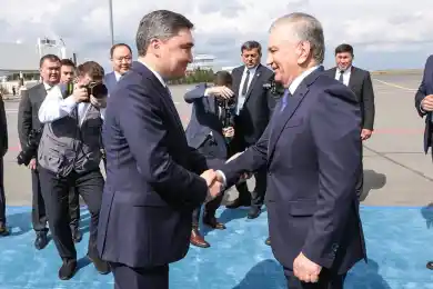 Президент Узбекистана прибыл в Астану