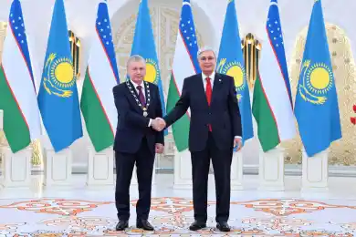 Касым-Жомарт Токаев наградил Шавката Мирзиёева орденом «Алтын Қыран»