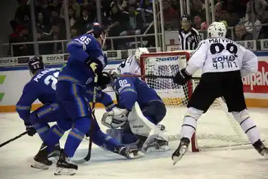 Барыс победил Трактор при аншлаге на Алматы Арена