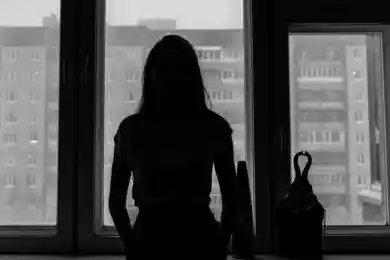 В Алматы школьница прыгнула с 13-го этажа