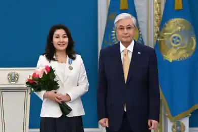 Президент Ккзахстана наградил группу медиков 
