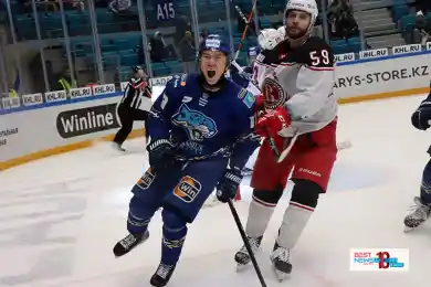 Счастливые эмоции Динмухамеда Кайыржана после забитого гола - фото