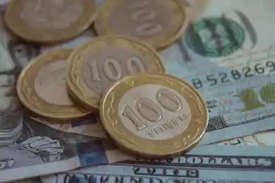 Курс доллара достиг 428,77 тенге на торгах