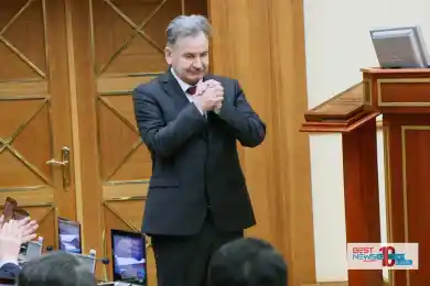 Дмитрий Лёгкий принес присягу и получил место в Комитете Мажилиса