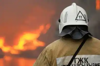 В Алматы загорелся магазин возле рынка