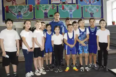 Илья Ильин призвал юных тяжелоатлетов читать книги