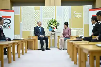Президент Казахстана провел встречу с губернатором Токио