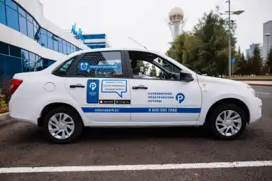 На этих авто на ходу будут снимать неправильную остановку и стоянку транспорта в Нур-Султане